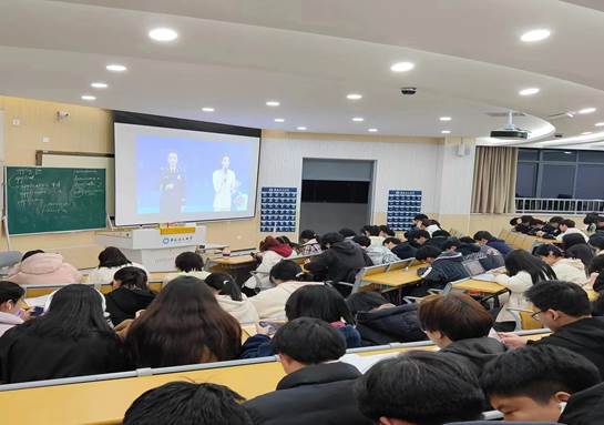 员工学习消防